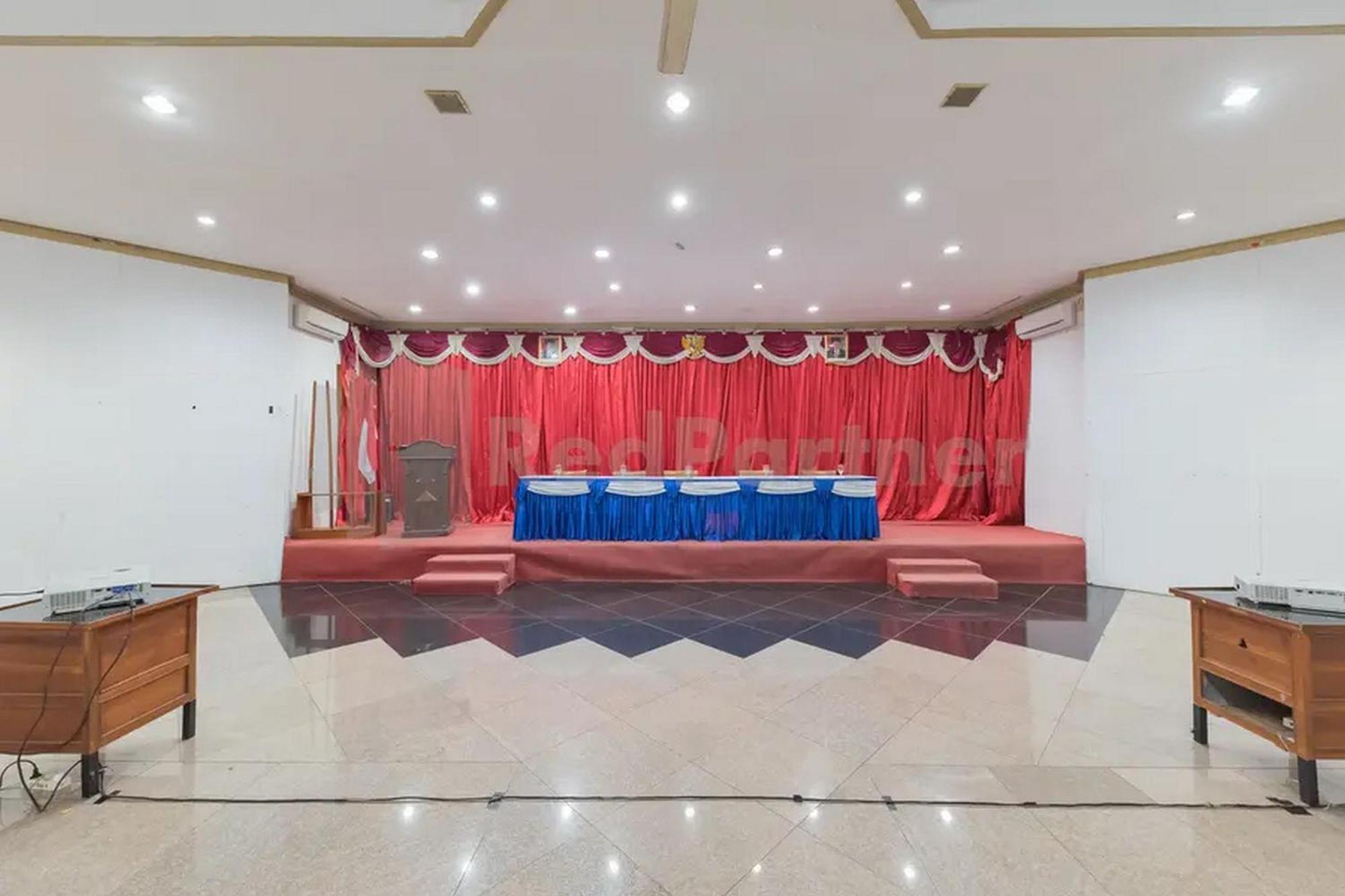 Hotel Ayong Linggarjati Kuningan Mitra Reddoorz Dış mekan fotoğraf