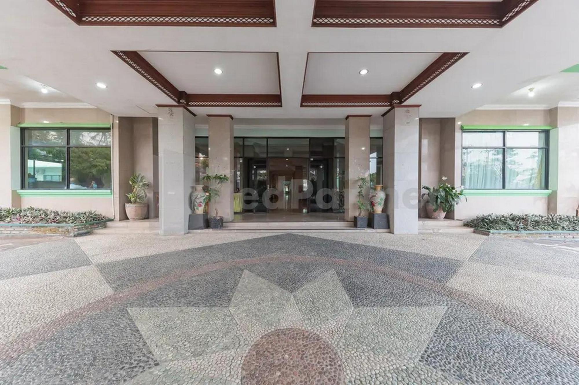 Hotel Ayong Linggarjati Kuningan Mitra Reddoorz Dış mekan fotoğraf