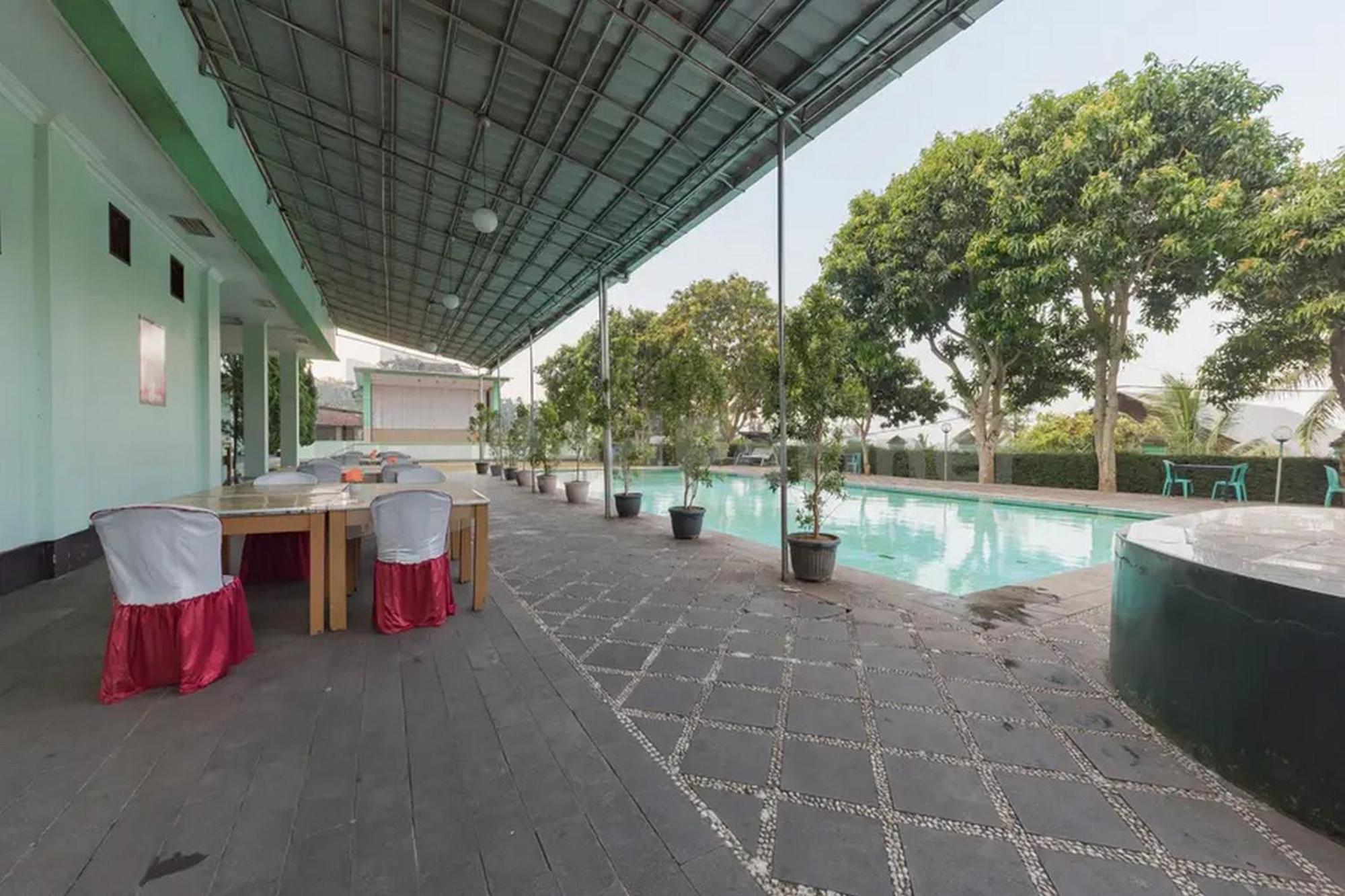 Hotel Ayong Linggarjati Kuningan Mitra Reddoorz Dış mekan fotoğraf