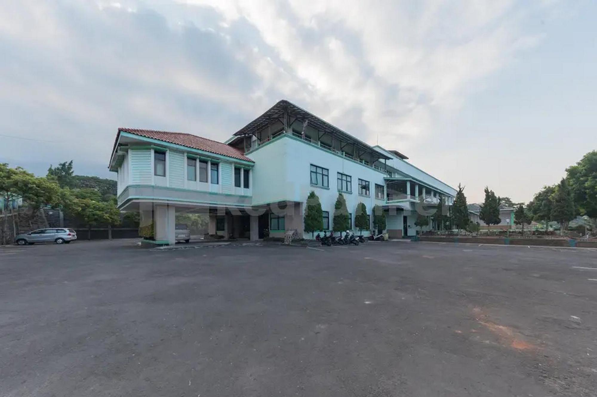 Hotel Ayong Linggarjati Kuningan Mitra Reddoorz Dış mekan fotoğraf