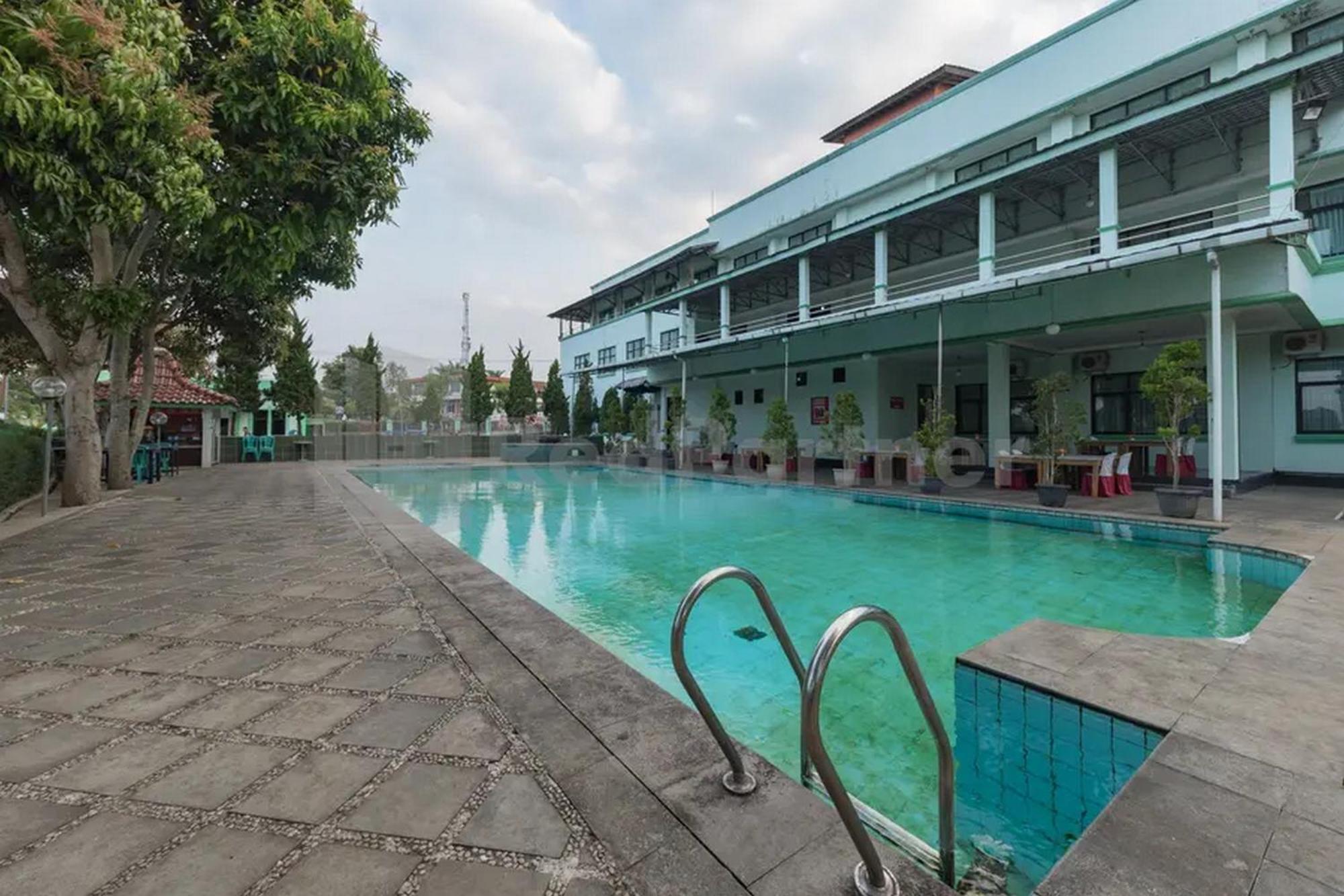 Hotel Ayong Linggarjati Kuningan Mitra Reddoorz Dış mekan fotoğraf