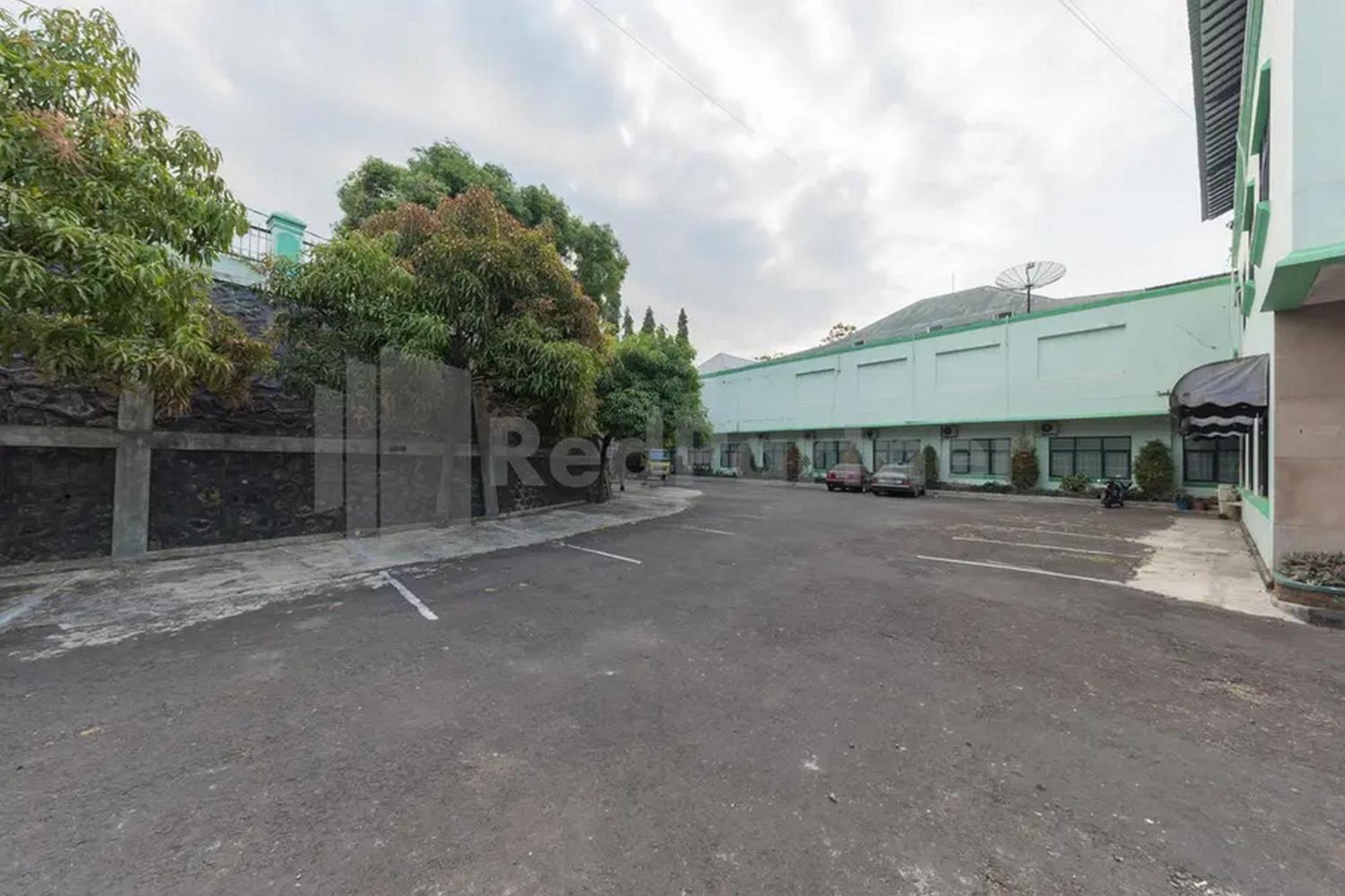 Hotel Ayong Linggarjati Kuningan Mitra Reddoorz Dış mekan fotoğraf