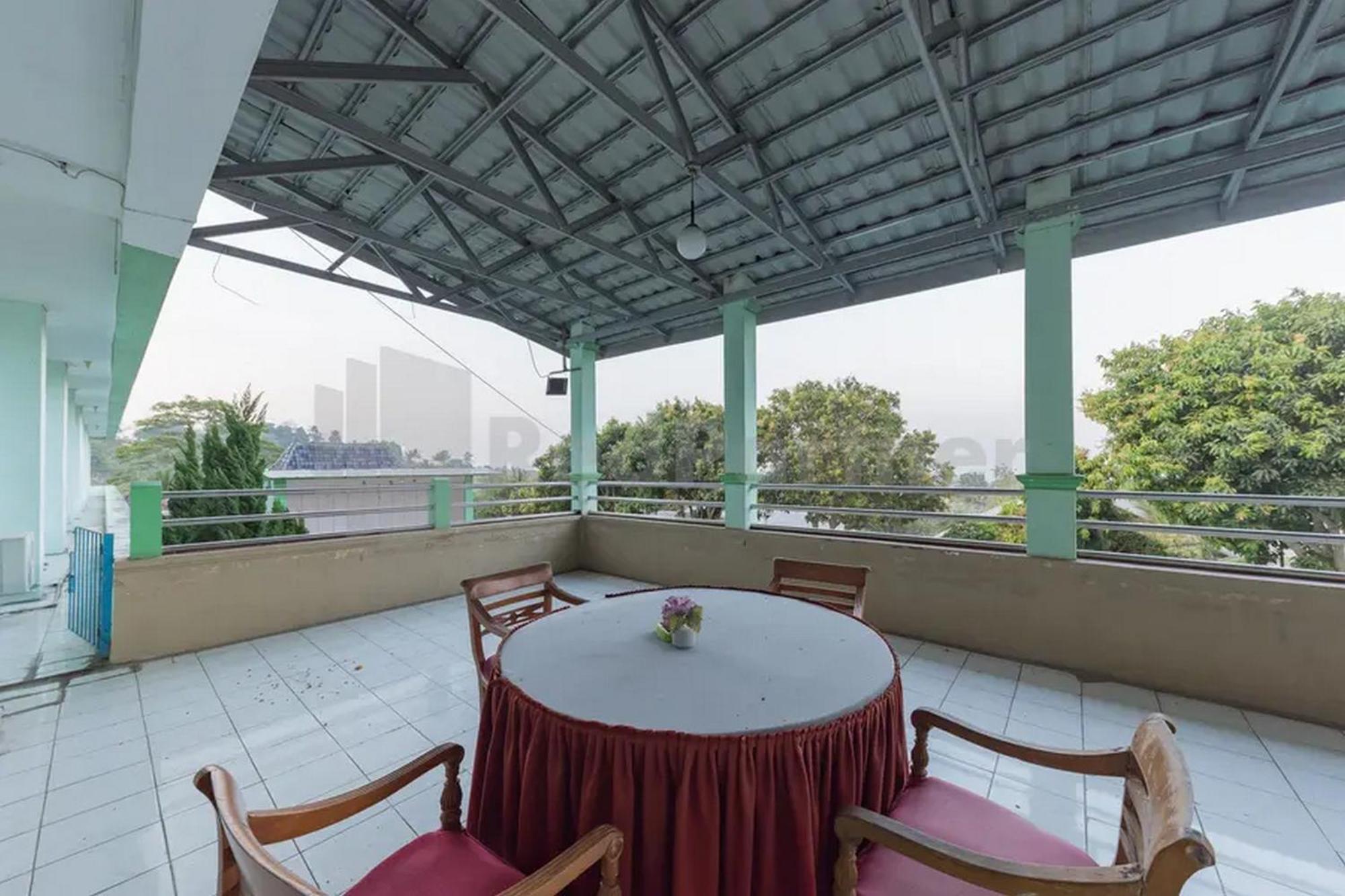 Hotel Ayong Linggarjati Kuningan Mitra Reddoorz Dış mekan fotoğraf