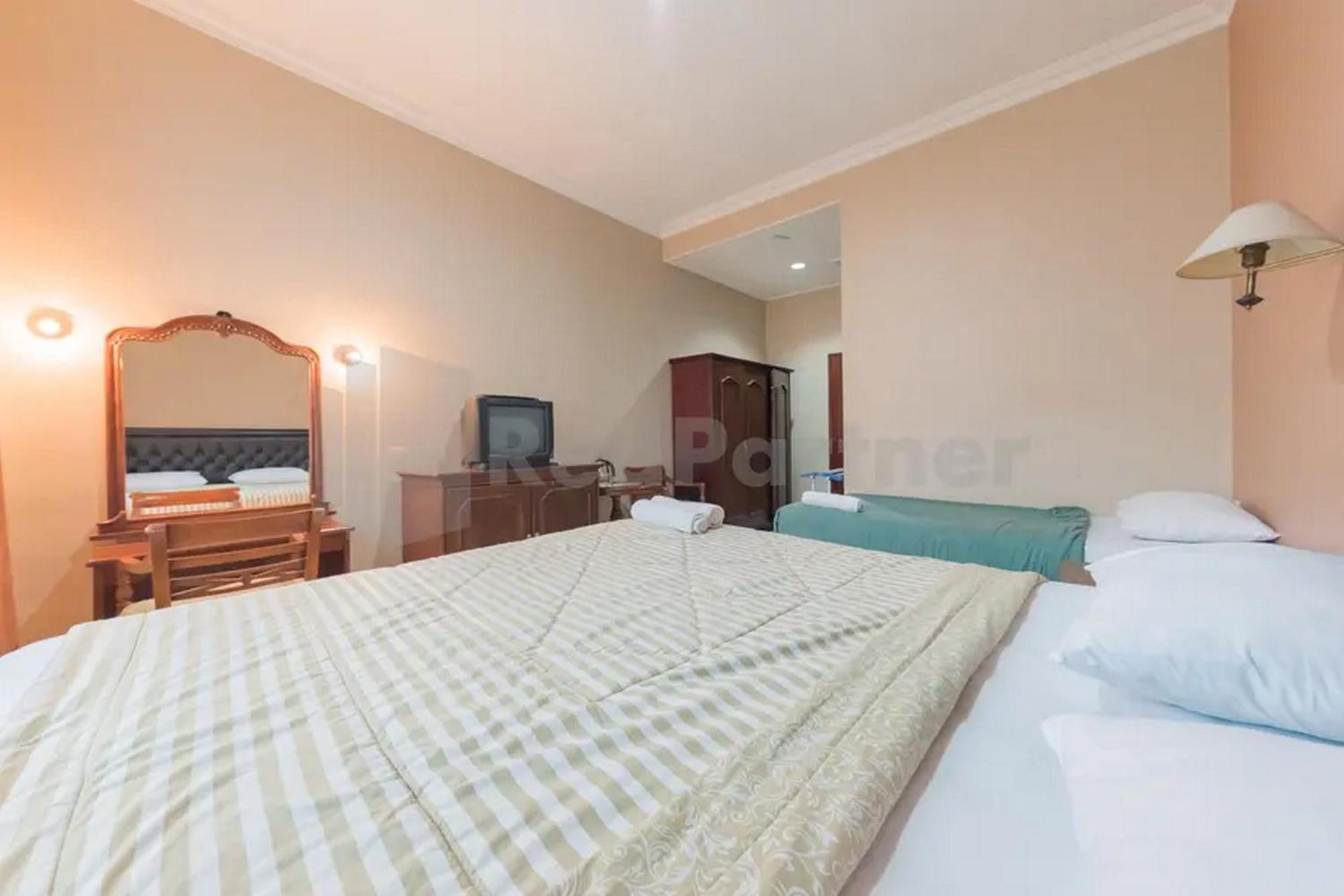 Hotel Ayong Linggarjati Kuningan Mitra Reddoorz Dış mekan fotoğraf